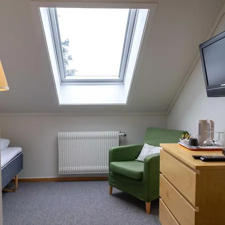 Lista Flypark Bed And Breakfast Отель 3*